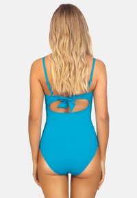Turkusowy jednoczęściowy strój kąpielowy z regulowanymi ramiączkami i kokardą z tyłu, z wycięciem i gładką teksturą.