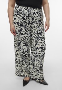 Vero Moda Curve VMCILONA WIDE PANTS - Trousers - birch/black