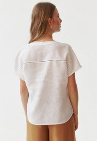 TATUUM SARAKIMO - Blūze - white