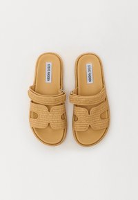 Steve Madden BIGMISSILE - Tofflor & inneskor - beige