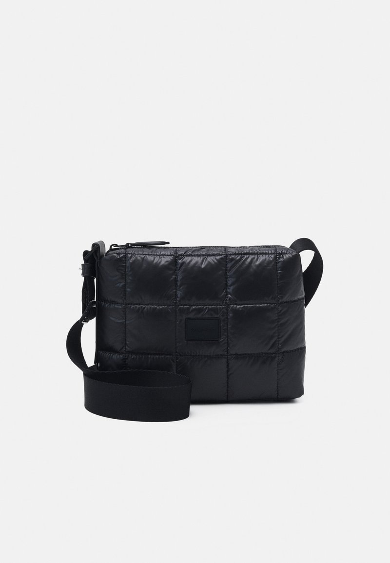 Calvin Klein RELAXED QUILT CAMERA UNISEX Across body bag black