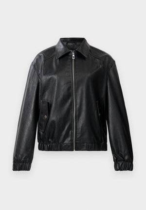 Melnā mākslīgā ādas bomber jaka ar priekšējo rāvējslēdzēju, sānu kabatām ar spiedpogu aizdari, elastīgām aprocēm un jostasvietu.