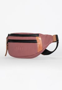Heuptas in roze synthetisch materiaal, met zwarte ritsen en een tan leren accent, voorzien van een reliëflogo. Gebogen, compact ontwerp.