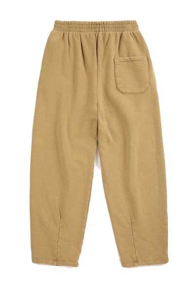 Pantalon à taille élastique couleur camel avec une seule poche arrière côté droit, présenté sur fond blanc.