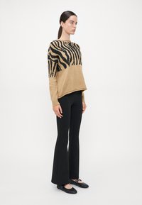 ONLY Tall ONLJADE  ciemnożółty