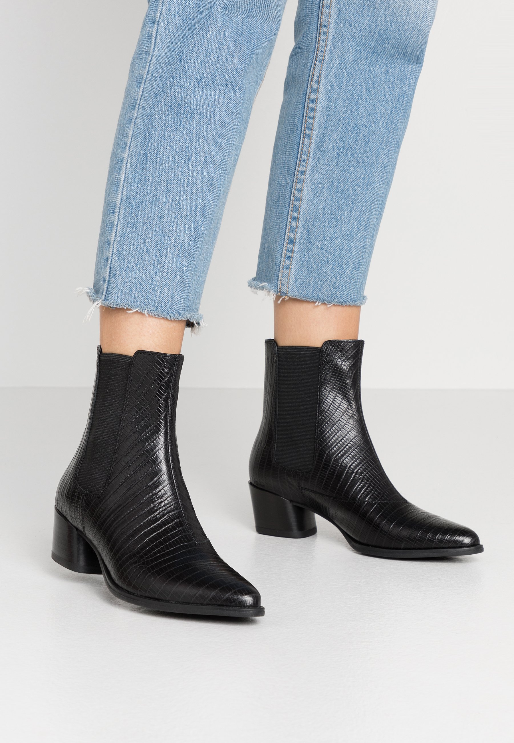 vagabond lara chelsea boot