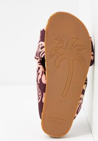 Semelle de sandale avec motif en relief d'un palmier et d'un toucan, taille 37, sur bride en tissu floral par Scotch & Soda.
