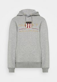 Grau Hoodie aus weichem Baumwollmix, mit einer Fronttasche, Kapuze mit Kordelzug und gesticktem Logo mit roten und goldenen Akzenten.