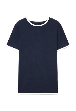 T-shirt blu navy a maniche corte con trama a coste, colletto rotondo bianco e orli delle maniche bianchi. Design semplice e diritto, senza motivi.