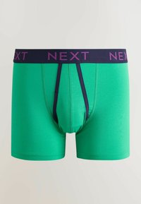 Boxeri pentru bărbați de culoare verde, cu talie și margini bleumarin, având numele brandului "NEXT" scris roz pe talie.