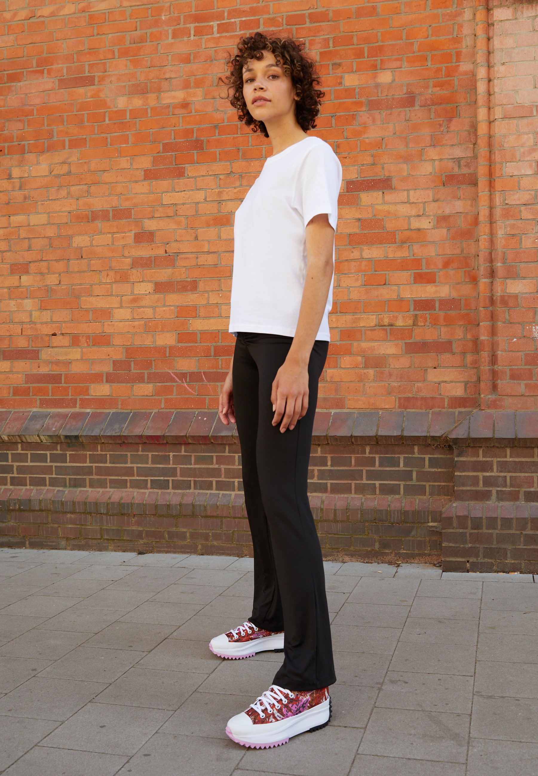 run hike converse orange