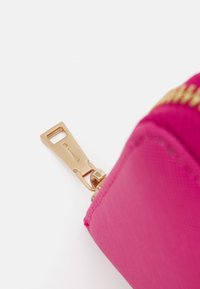JOOP! Jeans COFANO NISA PURSE - Peňaženka - pink