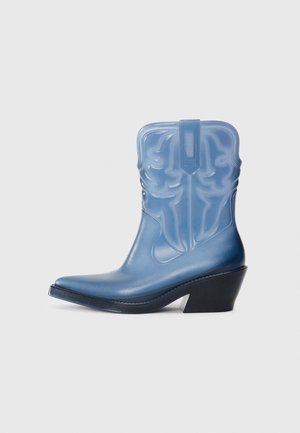 TEXAS - Kovbojské/motorkárske čižmy - transparent blue