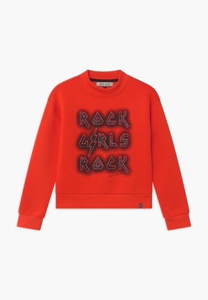 Sweatshirt rouge avec un lettrage graphique noir "ROCK GIRLS ROCK" et un design d'éclair. Il a un col rond et des poignets côtelés.