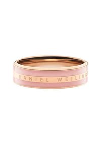 Bracciale in oro rosa con finitura liscia, adornato da una fascia rosa e inciso "DANIEL WELLINGTON" in lettere maiuscole.