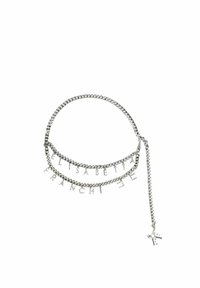 Collana in argento con catene sovrapposte che formano le lettere "ELISABETTA FRANCHI." Include un charm pendente come accentuazione.