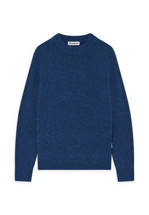 Zils adīts džemperis ar apaļu kaklu, garām piedurknēm, ribotām aprocēm un apakšmalu, ar teksturētu rakstu visā audumā.