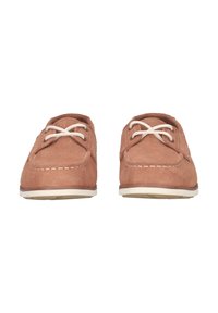 Chaussures en daim dans une couleur terracotta claire, avec des lacets blancs, des coutures détaillées et un design à bout rond, avec une semelle en caoutchouc contrastante.