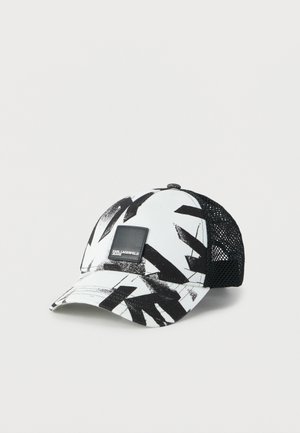 Baseballkasket med hvid baggrund, der har et sort abstrakt mønster. Sort mesh-bagbeklædning og en sort logopatch foran.