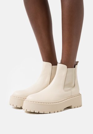 VEERLY - Platform ankle boots - bone