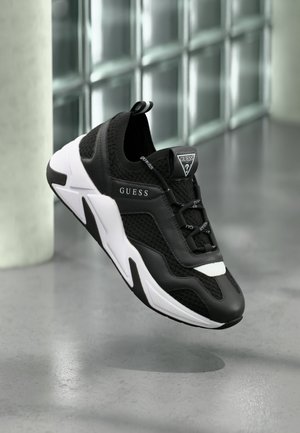 Guess GENIVER - Sportbačiai - black