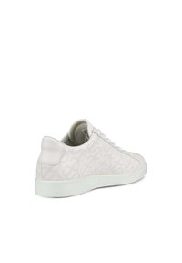Sneaker bianco in pelle liscia, con un sottile motivo in rilievo, punta tonda, chiusura con lacci e suola in gomma bianca testurizzata.