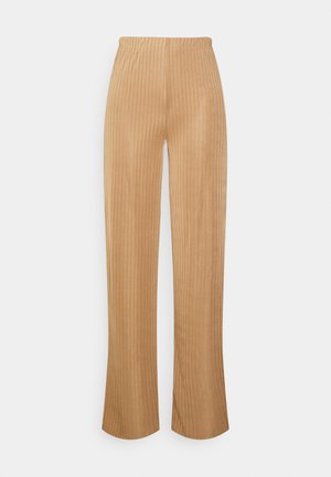 Calças largas de cintura elástica em tom bege, com textura suave e riscas verticais. Apresentam um corte descontraído.