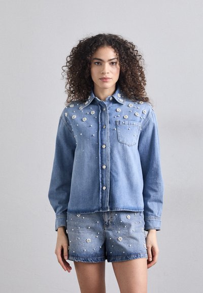 Maje CARLA - Jachetă din denim - bleu