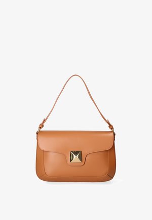 Borsa in pelle color cuoio con forma strutturata, caratterizzata da un accento metallico dorato al centro e una singola tracolla.