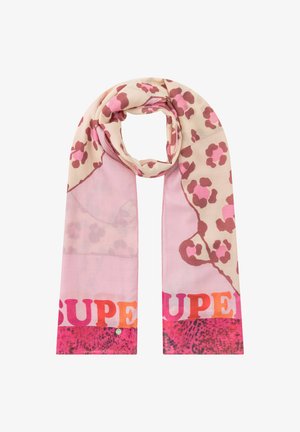 Écharpe rose clair avec des taches léopard beige et rose foncé, texte "SUPER" en rose vif et orange près des extrémités, et un petit emblème métallique.