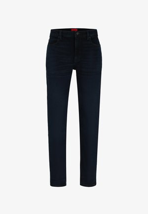 Sötétkék farmernadrág, slim fit szabással, öt zsebes stílussal és egyenes lábvonallal. Az anyag sima, minimális kopással.