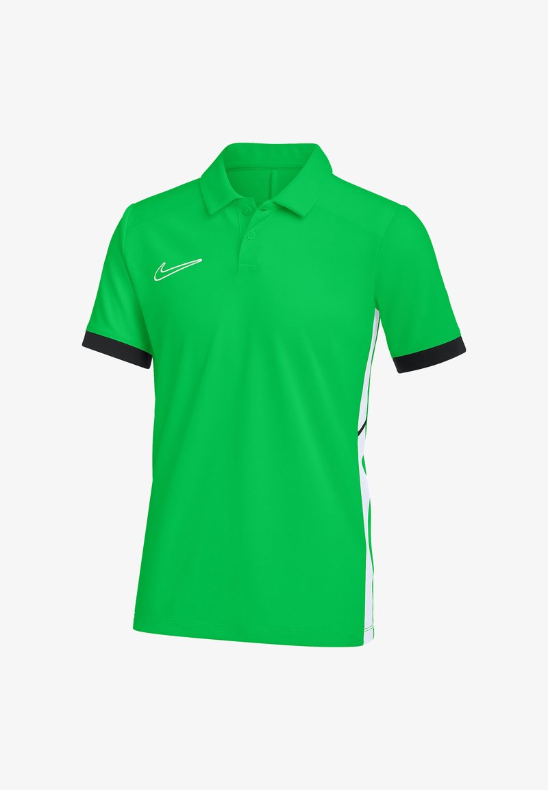 Polo verde de manga corta de Nike con puños negros en las mangas y paneles laterales blancos, que presenta una tapeta de dos botones y el logo de Nike en el pecho.