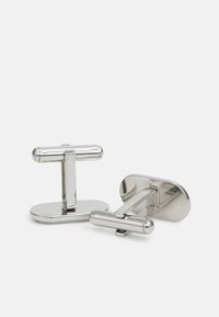 boutons de manchette en métal avec une finition argentée brillante, un design cylindrique aux extrémités arrondies et une base ovale.