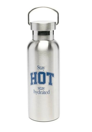 Bouteille d'eau en acier inoxydable avec bouchon à poignée en métal, avec texte bleu : « Stay HOT stay hydrated » sur son corps.