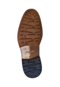 Zool van een bicolor dresschoenen met een gestructureerde rubberen hak en bruine loopzool, met de merknaam "Van Lier" in het leer van het middenstuk geperst.