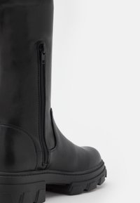Bullboxer Botas mosqueteras - black