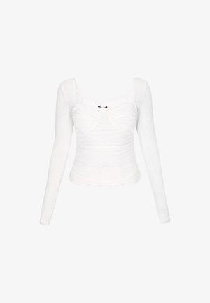 Weißes langärmliges, figurbetontes Oberteil mit quadratischem Ausschnitt und gerafftem Brustdetail, vor schlichtem Hintergrund präsentiert.