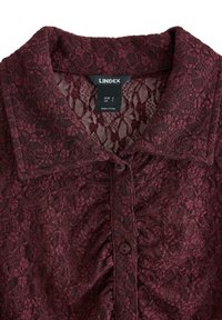 Bordeaux blonde skjorte med krave, der har blomsterprint, knaplukning og struktureret stof. Etiketten angiver størrelse EUR S.