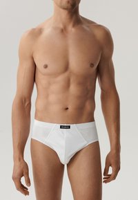 Białe bawełniane majtki z czarnym logo "ATLANTIC" na pasku, o klasycznym kroju i gładkiej fakturze.