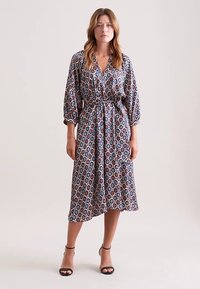 Bedrucktes Midikleid mit Wickeloptik, ausgestattet mit einer taillierten Taille und Ballonärmeln in blauen, pinken und weißen Kreis-Mustern.