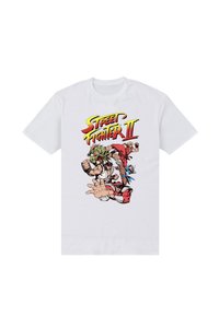 Bílý bavlněný tričko s grafikou "Street Fighter II" obsahující různé postavy v dynamických pózách, s výraznými barvami a ilustrací ve stylu komiksu.