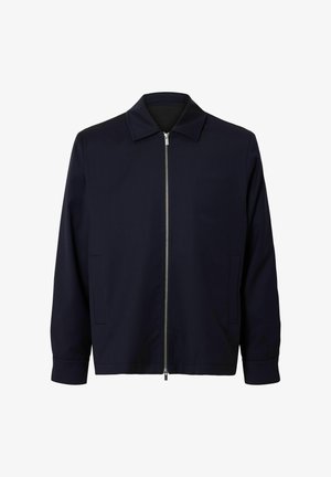 Jachetă bărbătească bleumarin cu fermoar argintiu complet, guler ascuțit, mâneci lungi și două buzunare laterale pe un fundal alb.