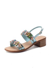 Sandali in pelle azzurro chiaro con cinturini decorati da gemme colorate, tacco corto e soletta imbottita. Cinturino alla caviglia regolabile.