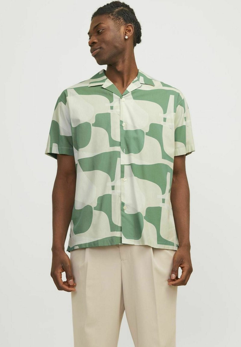 Jack & Jones PREMIUM JPRBLACARNABY PRINT RESORT - Krekls - bottle green