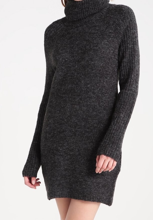 Abito a collo alto lavorato a maglia in grigio scuro, con maniche a costine e una vestibilità comoda, realizzato in un morbido tessuto testurizzato.