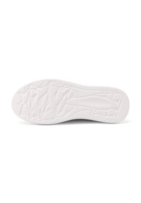 Sole di sneaker bianca con motivo di presa in gomma testurizzata e leggere curve. Superficie liscia con dettagli in rilievo e design della punta arrotondata.