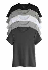 Fünf kurzärmelige Baumwoll-T-Shirts in Schwarz, Dunkelgrau, Hellgrau, Weiß und Melangegrau, die in einem Stapel mit Rundhalsausschnitten angeordnet sind.