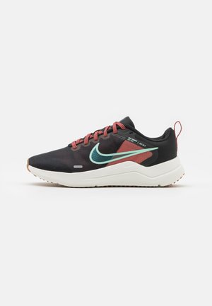DOWNSHIFTER 12 - Zapatillas de running neutras - black/mint foam/canyon rust/summit white/med brown