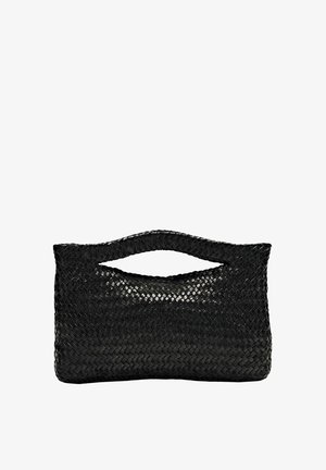 Svart vävd handväska med rektangulär form och utskuren handtag. Tillverkad av strukturerat material, med en sömlös design och en stadig form.