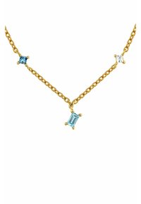 Collar de cadena de oro con tres piedras preciosas: una piedra en corte esmeralda de color azul claro, una piedra redonda de color azul oscuro y una piedra clara, todas engastadas de manera única.
